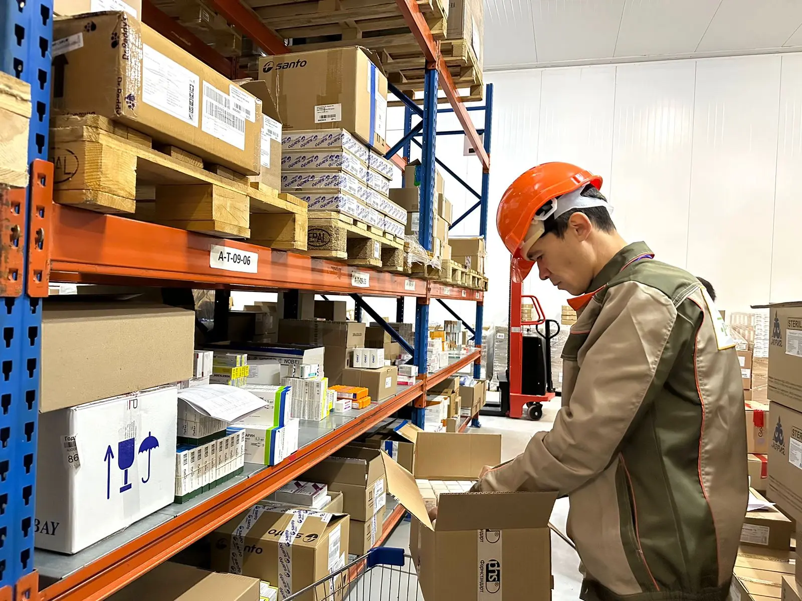 Склад AZA DAMU — общий вид